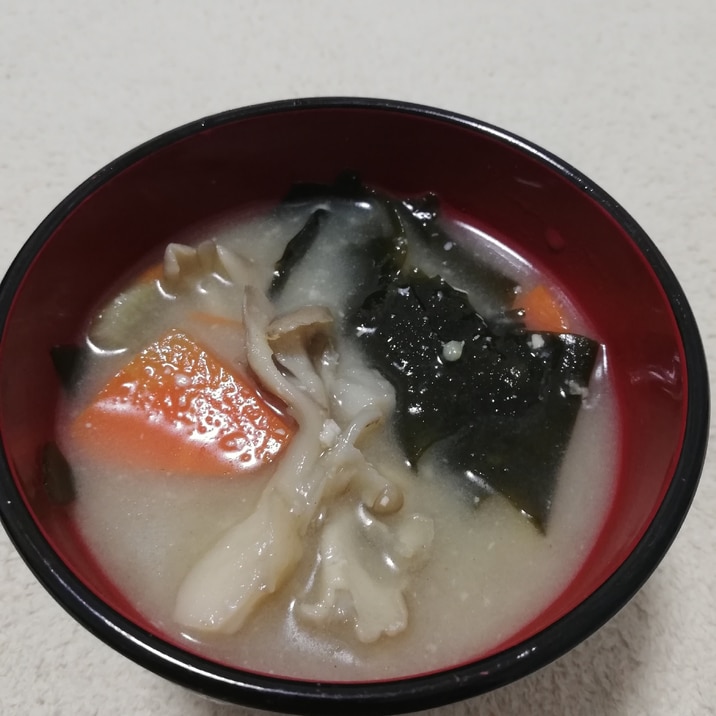 我が家の野菜たっぷりヘルシー味噌汁